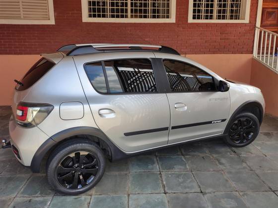 RENAULT SANDERO 1.6 STEPWAY 8V FLEX 4P MANUAL RENAULT SANDERO 1.6 STEPWAY 8V FLEX 4P MANUAL